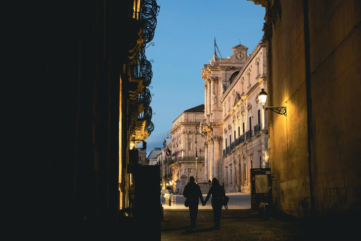 锡拉库扎古城夜景 (7).jpg