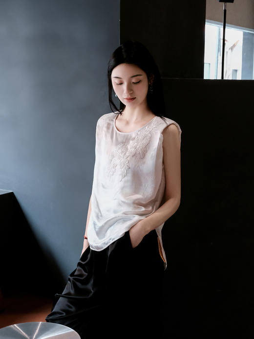 盛唐牡丹 | 珍珠白法式串珠冠乐绉背心 商品图1