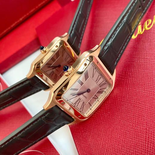 『原单版本』卡地亚经典之作，山度士系列腕表！相较于圆形腕表，方形腕表因其棱角分明的设计显得格外独特，而提到方表中的经典之作，卡地亚的山度士自然榜上有名，山度士腕表不仅是方形腕表中的典范❕❕❕ 商品图5