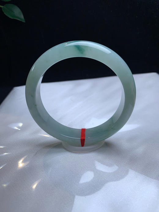 612861，58.5冰飘花手镯，整条底妆非常细腻干净， 胶胶润润的，飘清新蓝花，清秀 商品图0