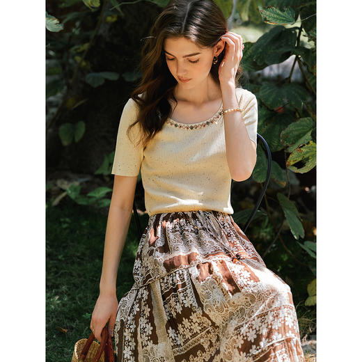 OLrain欧芮儿浅黄色钉珠大圆领毛针织套头衫女夏季2025新款上衣 商品图1