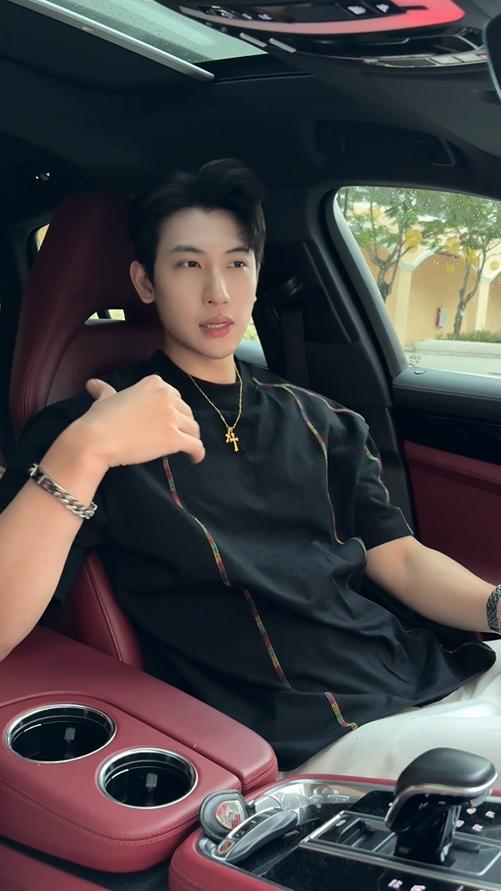 T3294夏季高级感新款韩系潮牌彩色缝线圆领短袖T恤倒三角百搭宽松上衣 商品图0