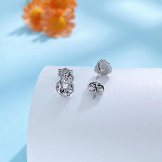 【限时8.8折】【线上铂金馆】PT950 #葫芦 #碎碎冰 【国际铂金协会】铂金镂空福禄双至铜钱造型葫芦贺岁耳饰耳钉(BES00202)（预售4-7天发货，一经下单不支持退款） 商品图1