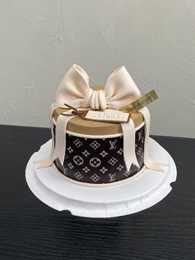 lv礼盒蛋糕