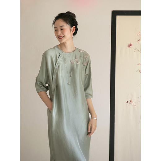 牧衣游原创 重磅双宫绸精工手绣桑蚕丝连衣裙复古中式长裙 月初斜 商品图1