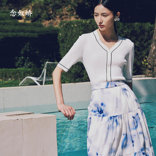 【商场同款】CNR5561 “经典拼色毛衫”  撞色线条 修身白色针织衫 商品图7