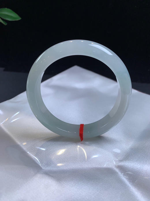 612856，58.3冰晴底手镯 ，冰冰润润，带淡淡的底色，整条底妆特别细腻干净，很秀气 商品图0