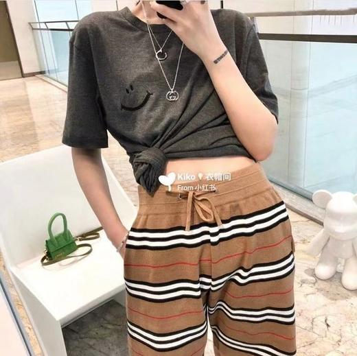 点此购买 巴宝莉夏季男女款经典条纹格子羊毛短裤五分裤 LL 317509 商品图1