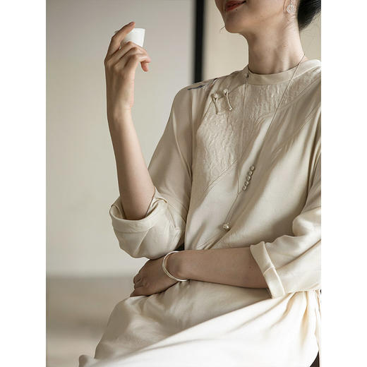 牧衣游原创 双宫绸精工手绣桑蚕丝连衣裙复古气质真丝长裙 彩笺书 商品图3