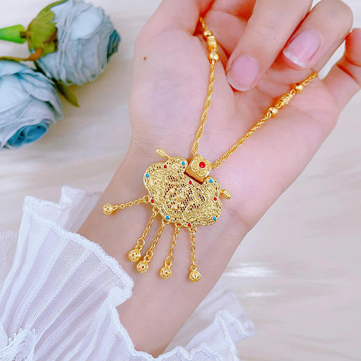 【限时克减150元】足金999 #宫廷风 #天子门生 #珐琅 古法镂空宝石珐琅长命锁项链铃铛流苏花丝如意龙凤呈祥锁包婚嫁调节套链(YQGFTL00092)（预售产品下单后不退款不退货不换货不补差价） 商品图4