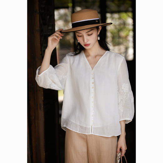 | 人间缪斯 | 灵动飘逸呼吸感苎麻v领刺绣衬衫廓形衬衫 商品图1