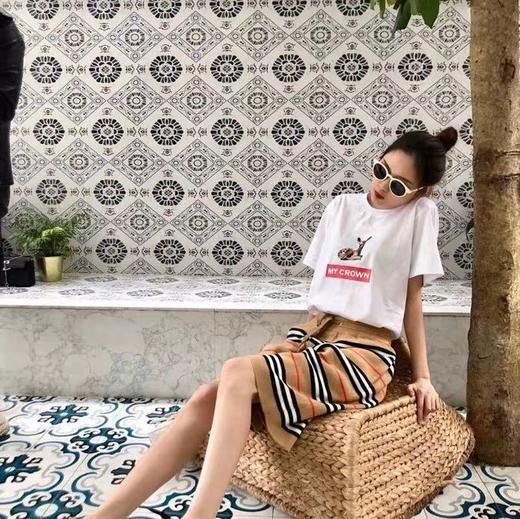 点此购买 巴宝莉夏季男女款经典条纹格子羊毛短裤五分裤 LL 317509 商品图4