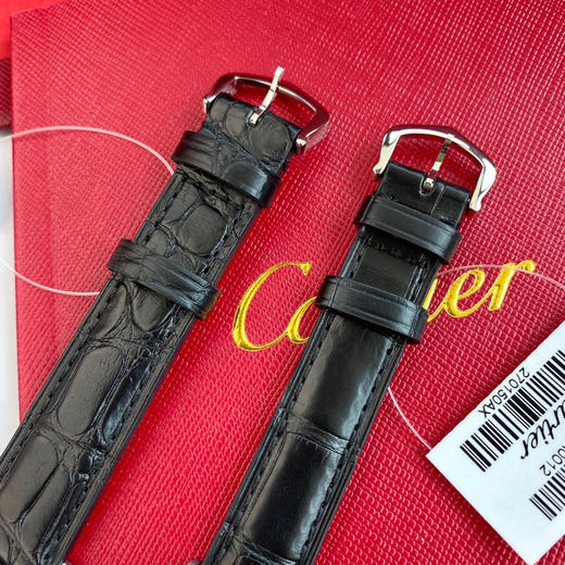 『原单版本』卡地亚经典之作，山度士系列腕表！相较于圆形腕表，方形腕表因其棱角分明的设计显得格外独特，而提到方表中的经典之作，卡地亚的山度士自然榜上有名，山度士腕表不仅是方形腕表中的典范❕❕ 商品图7