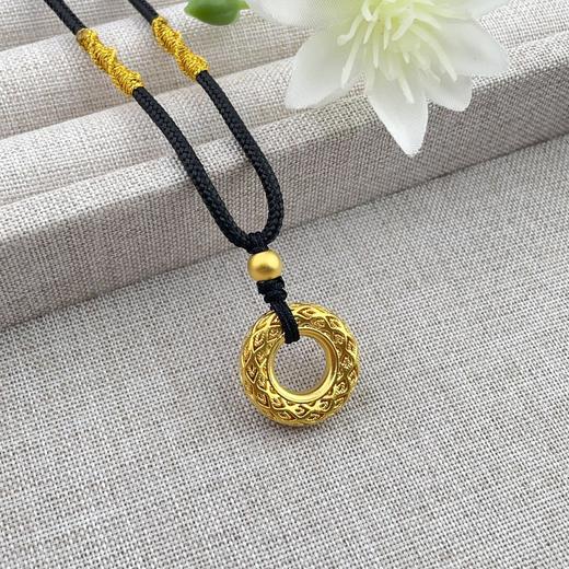 【限时7.5折】【定价黄金】足金 #平安 无氰5D硬金空心挂绳吊坠凤羽平安扣吊坠（含珠子）(AJ5DDZ00006)（预售产品下单后不退款不退货不换货不补差（预售产品下单后不退款不退货不换货不补差 商品图0