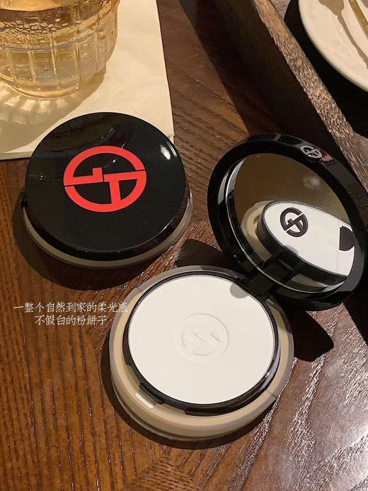 【阿玛尼权力柔光镜粉饼9.4g】防晒十底妆+定妆一盘搞定 正装秒杀到家 柔雾隐油光 原生净现 定补两用! 粉质巨巨巨细腻 压盘很实 不飞粉! 商品图5