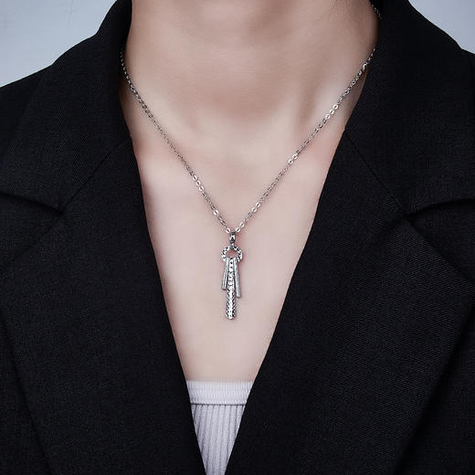 【限时8.8折】【线上铂金馆】PT950 【国际铂金协会】铂金长短个性一字型圆环吊坠（不含链）(BDZ00039)(预售4-7天发货，一经下单不支持退款) 商品图3