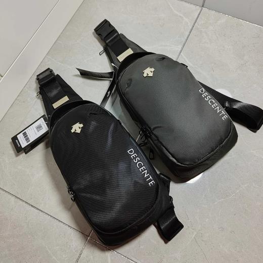 点此购买 迪桑特男女款运动休闲胸包挎包 qk 317372 商品图1