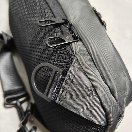 点此购买 迪桑特男女款运动休闲胸包挎包 qk 317372 商品图8