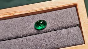 2.38ct蛋面祖母绿裸石