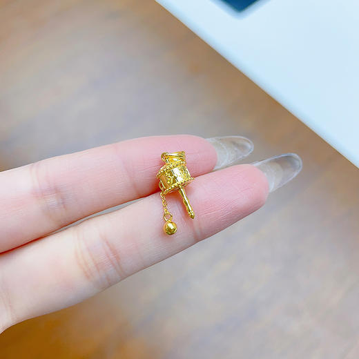 【限时7.5折】【定价黄金】足金999 5G黄金空心六字真言藏式转经筒吊坠(AG5GDZ00238)（预售产品下单后不退款不退货不换货不补差价） 商品图3