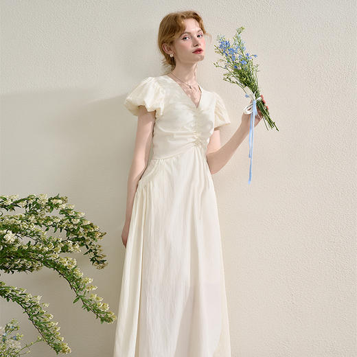 法式浪漫飞飞袖连衣裙女夏季V领抽褶收腰长裙配发圈H0050864 商品图4