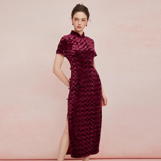 QF881斯尔丽25新款宴会旗开得胜弹力金丝绒透气凹凸纹理遮肉显瘦旗袍 商品图0