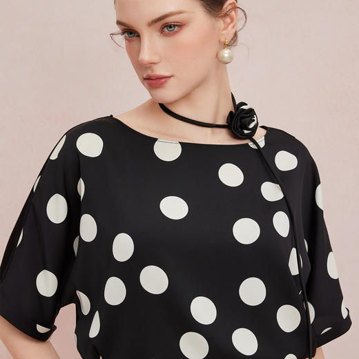 QF255斯尔丽25新款法式复古波点廓形不规则下摆腰带可变项链宽松上衣 商品图4