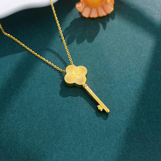 【限时克减150元】足金999 #CNC #时来运转 【精品】5G黄金镂空影底可转动转韵·时光小雏菊钥匙调节套链(BN5GTL00001)（预售产品下单后不退款不退货不换货不补差价） 商品图2