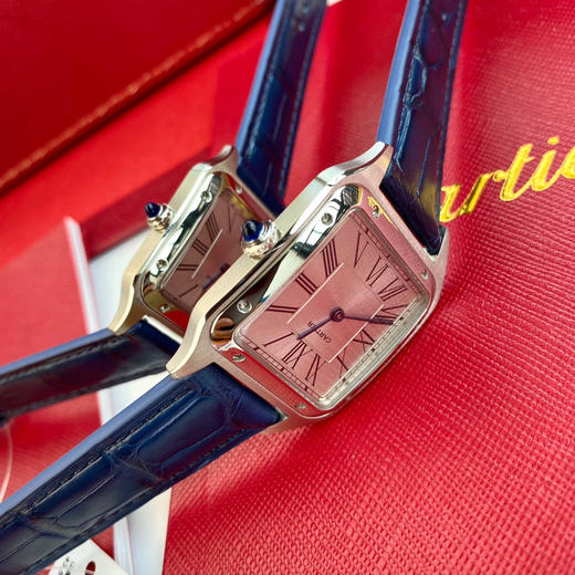 『原单版本』卡地亚经典之作，山度士系列腕表！相较于圆形腕表，方形腕表因其棱角分明的设计显得格外独特，而提到方表中的经典之作，卡地亚的山度士自然榜上有名，山度士腕表不仅是方形腕表中的典范❕❕❕ 商品图5