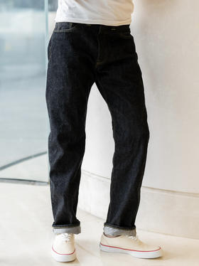 Resolute 714 黑牛牛仔裤