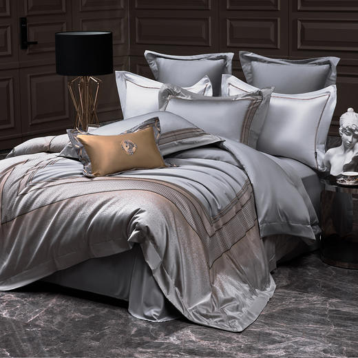 多喜爱 60S全棉色织提花四件套·晏礼 【60S长绒棉】【色织提花】【三方拼边工艺】【宽边枕套】【礼箱包装】轻奢品质 柔润丝光 高支高密 花型立体 双面设计 商品图2