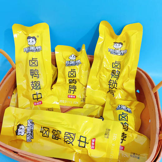 周黑鸭卤鸭脖17g 商品图1