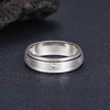 【限时8.8折】【线上铂金馆】【男戒】PT950 #时来运转 铂金拉丝螺丝纹可转动固口圈戒（面宽约5.5-6mm）(BJZ00008)（预售产品下单后不退款不退货不换货不补差价) 商品缩略图1