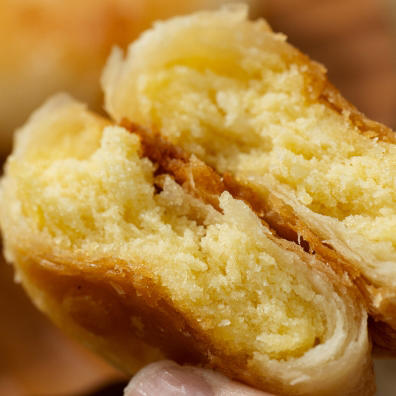 潮汕非遗蛋黄酥饼 | 精选优质小麦粉 农家土鸭蛋黄黄金配比 手工现做现发 饼皮酥软内陷丰富 商品图2