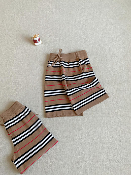 点此购买 巴宝莉夏季男女款经典条纹格子羊毛短裤五分裤 LL 317509 商品图7