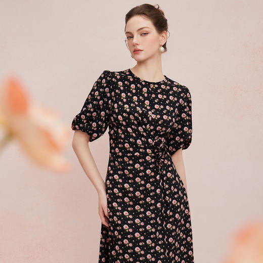 QF863斯尔丽2025夏季新款法式浪漫立体手工盘花腰间收褶显瘦碎花连衣裙 商品图0