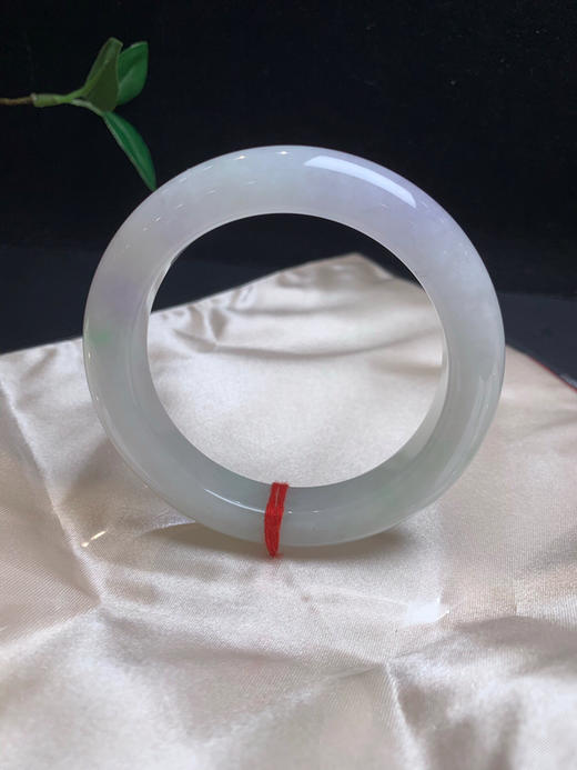 612864，57.8 淡紫飘绿手镯，整体底子均匀细腻，俗称 春彩，飘点绿带点紫 商品图4