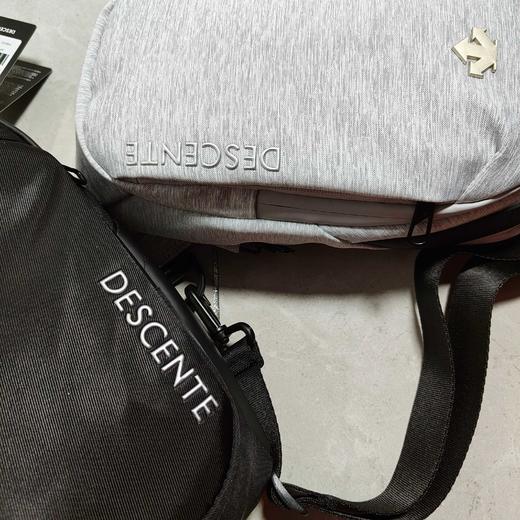 点此购买 迪桑特男女款运动休闲胸包挎包 qk 317372 商品图5
