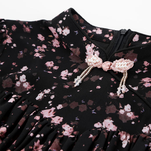 QF83025新款改良旗袍修身立体盘花腰间打褶藏肉不规则波浪裙摆连衣裙 商品图6