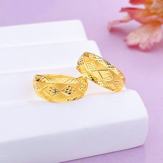 【限时克减150元】足金999.9 菱形车花蛇肚耳包(ES00617)预售产品下单后不退款不退货不换货不补差价 商品图0