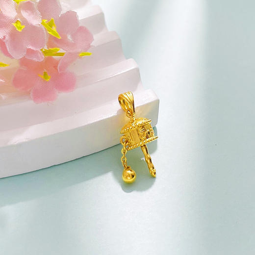 【限时7.5折】【定价黄金】足金999 5G黄金空心六字真言藏式转经筒吊坠(AG5GDZ00238)（预售产品下单后不退款不退货不换货不补差价） 商品图1