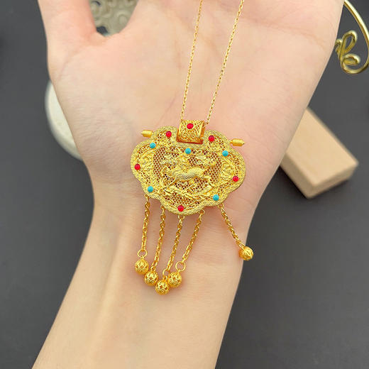 【限时克减150元】足金999 #天子门生 #婚庆 古法空心镂空珐琅天子门生锁包婚嫁吊坠铃铛流苏花丝如意锁包龙凤呈祥锁包吊坠（不含链）(YGFDZ00386)（预售产品下单后不退款不退货不换货不补差价 商品图3