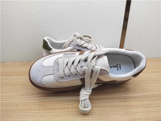 豪行春季新款24171103户外运动休闲平跟女单鞋板鞋 商品图3