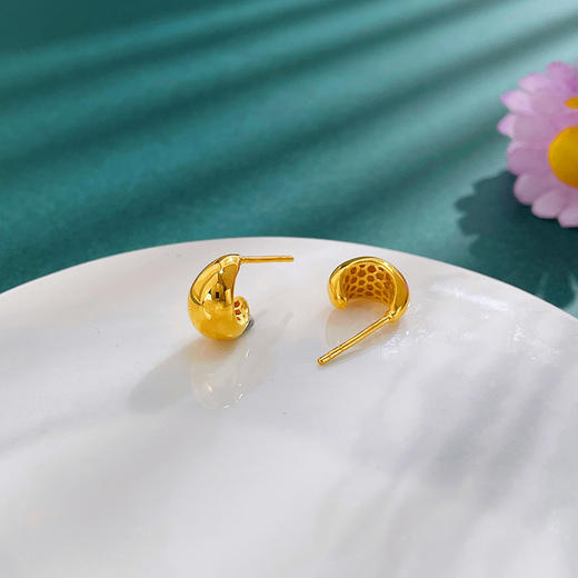 【限时克减150元】足金999 #复古风 【精品】空心优雅水滴耳饰月牙金豆豆C形耳钉（配胶塞）(AUQES00064)预售产品下单后不退款不退货不换货不补差价 商品图2