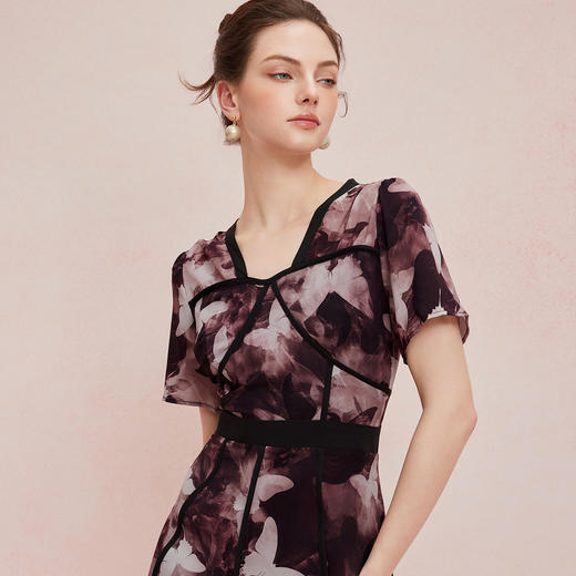 QF831斯尔丽2025夏季新款浪漫分割印花收腰放摆显高显瘦连衣裙 商品图4