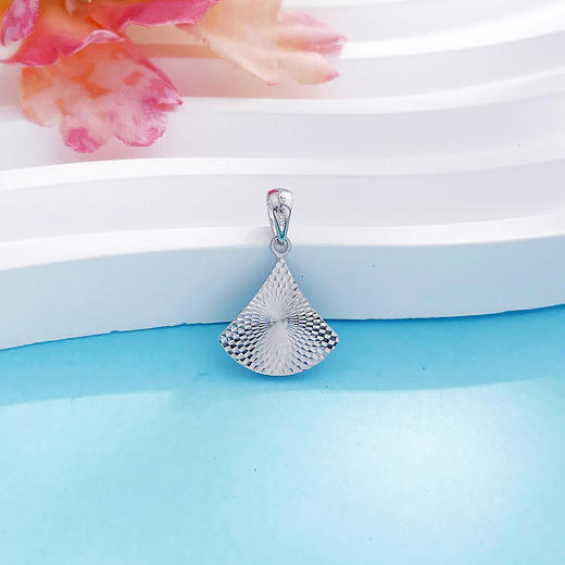 【限时8.8折】【线上铂金馆】PT950 #清新 #CNC 【国际铂金协会  精品】铂金实心扇形小裙子吊坠(BDZ00243)（预售4-7天发货，一经下单不支持退款） 商品图1