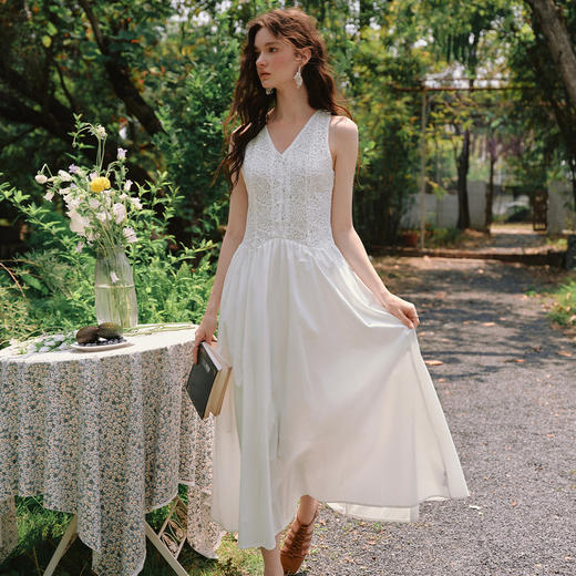 OLrain欧芮儿白色法式V领蕾丝收腰连衣裙女夏季2025新款显瘦长裙 商品图1