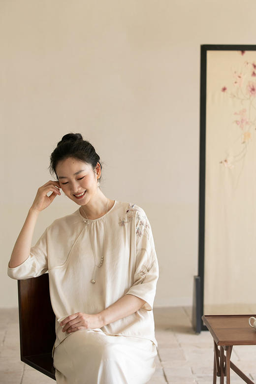 牧衣游原创 重磅双宫绸手工刺绣桑蚕丝套头衫复古真丝上衣 山外曲 商品图5