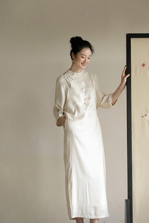 牧衣游原创 双宫绸精工手绣桑蚕丝连衣裙复古气质真丝长裙 彩笺书 商品图5