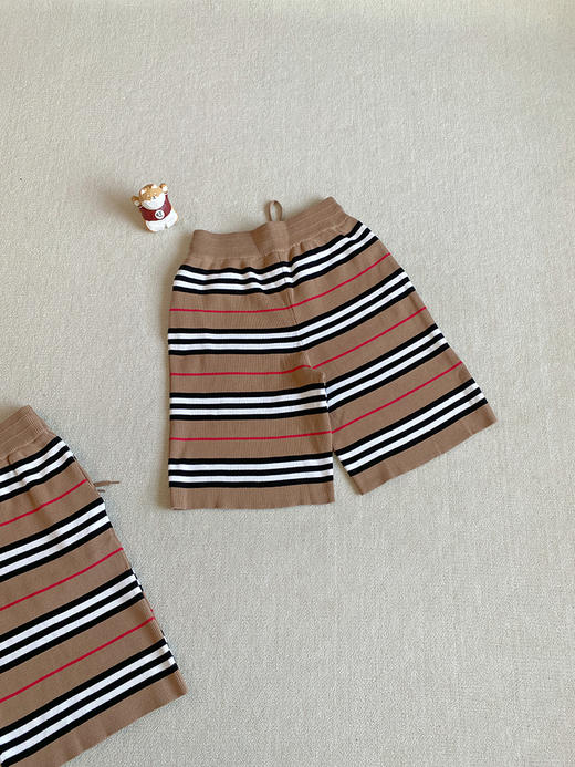 点此购买 巴宝莉夏季男女款经典条纹格子羊毛短裤五分裤 LL 317509 商品图8